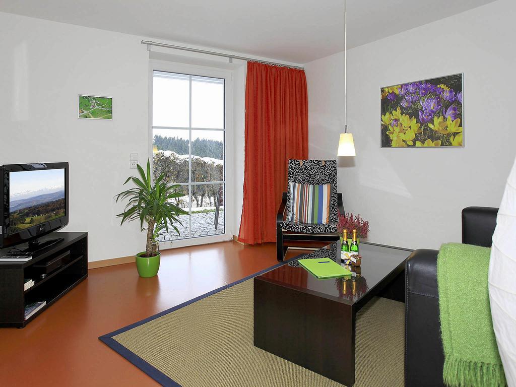 Dreiländerblick Ferienappartements Herrischried Zimmer foto